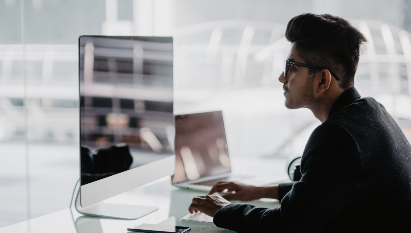 Managing Data Fabric Architecture for Data-driven Business Challenges